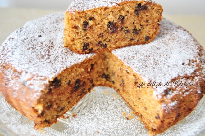 Torta cookies con amaretti e gocce di cioccolato.
