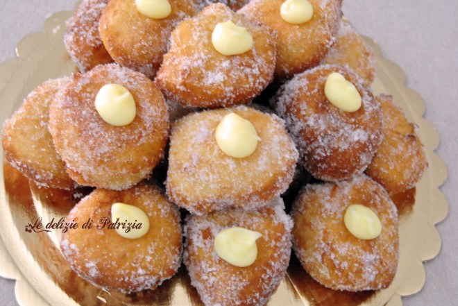 Zeppoline al rum con crema pasticcera
