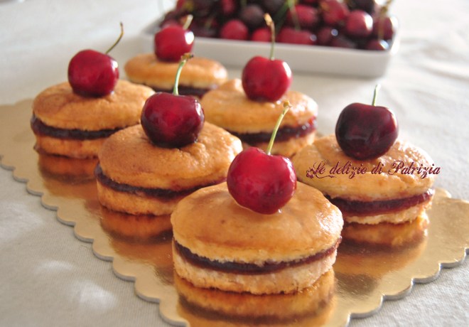 Finanzieri con marmellata di ciliegie.jpg