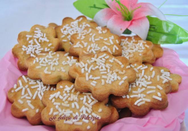 Frolle al miele con granella di zucchero