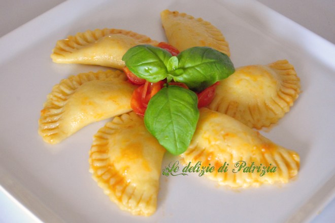 Ravioli di patate con ricotta, melanzana e zafferano