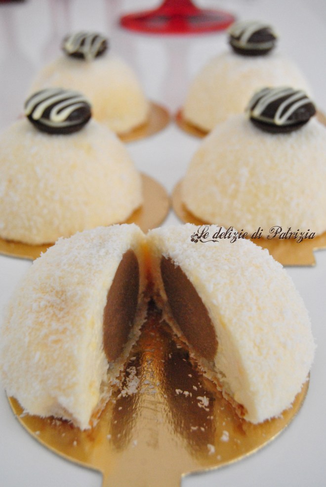 Semifreddo al cocco con cuore al cioccolato