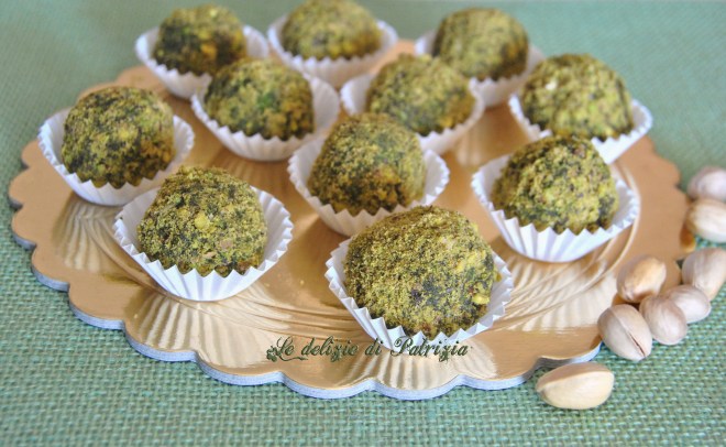 Tartufini al mascarpone con cocco e pistacchio