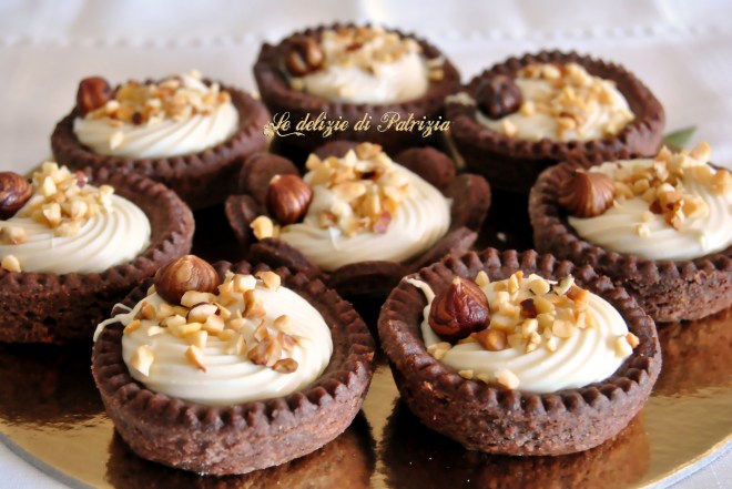 Tartellete cioccocaffè con crema bianca alla nocciola.jpg