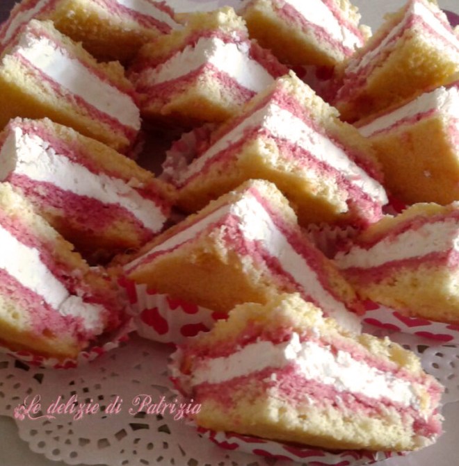 Charlotte con chantilly e alchermes